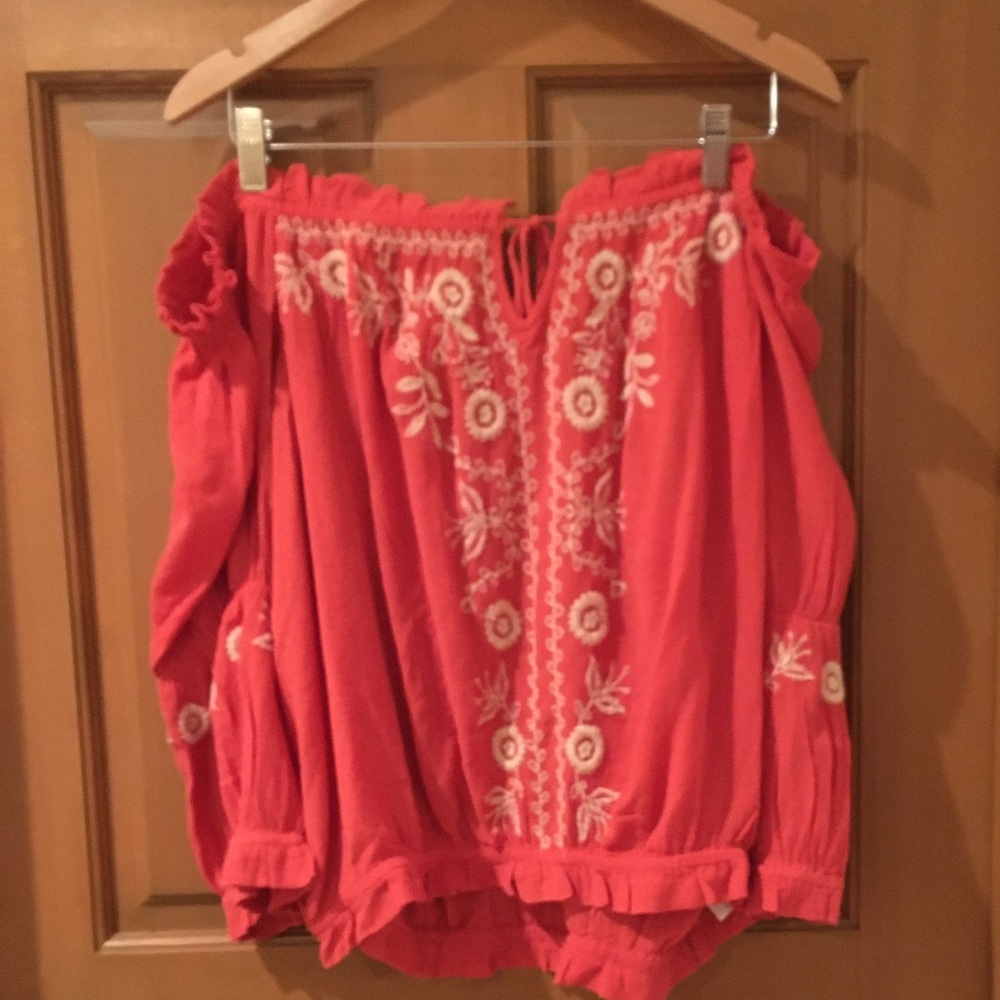American Eagle off the shoulder coral blouse